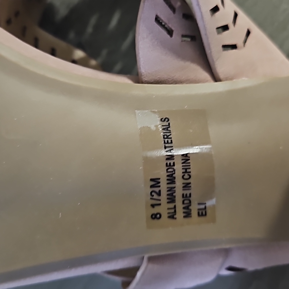 Shoes - Picture 4 of 7